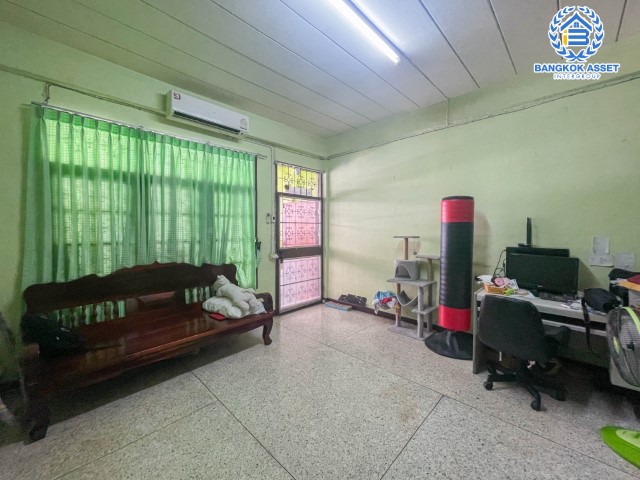 *****ทาวน์เฮ้าส์มือสองกรุงเทพมหานคร ม.อยู่เจริญ วิภาวดี เนื้อที่ 17.5 ตร.ว. ฟังก์ชัน 2 ห้องนอน 2 ห้องน้ำ 1 ที่จอดรถ ทาวน์เฮ้าส์ทำเลดี เข้าเมืองง่าย ติดถนนวิภาวิดีรังสิต เชื่อมต่อหลายเส้นทาง ใกล้ทางด่วน "อุตราภิมุข" จองด่วน!